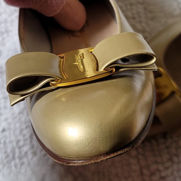 Salvatore Ferragamo Boutique Gold Vara Sz 6.5 B. SALE! Was $78 now $60 9/22/24 - Picture 6 of 8